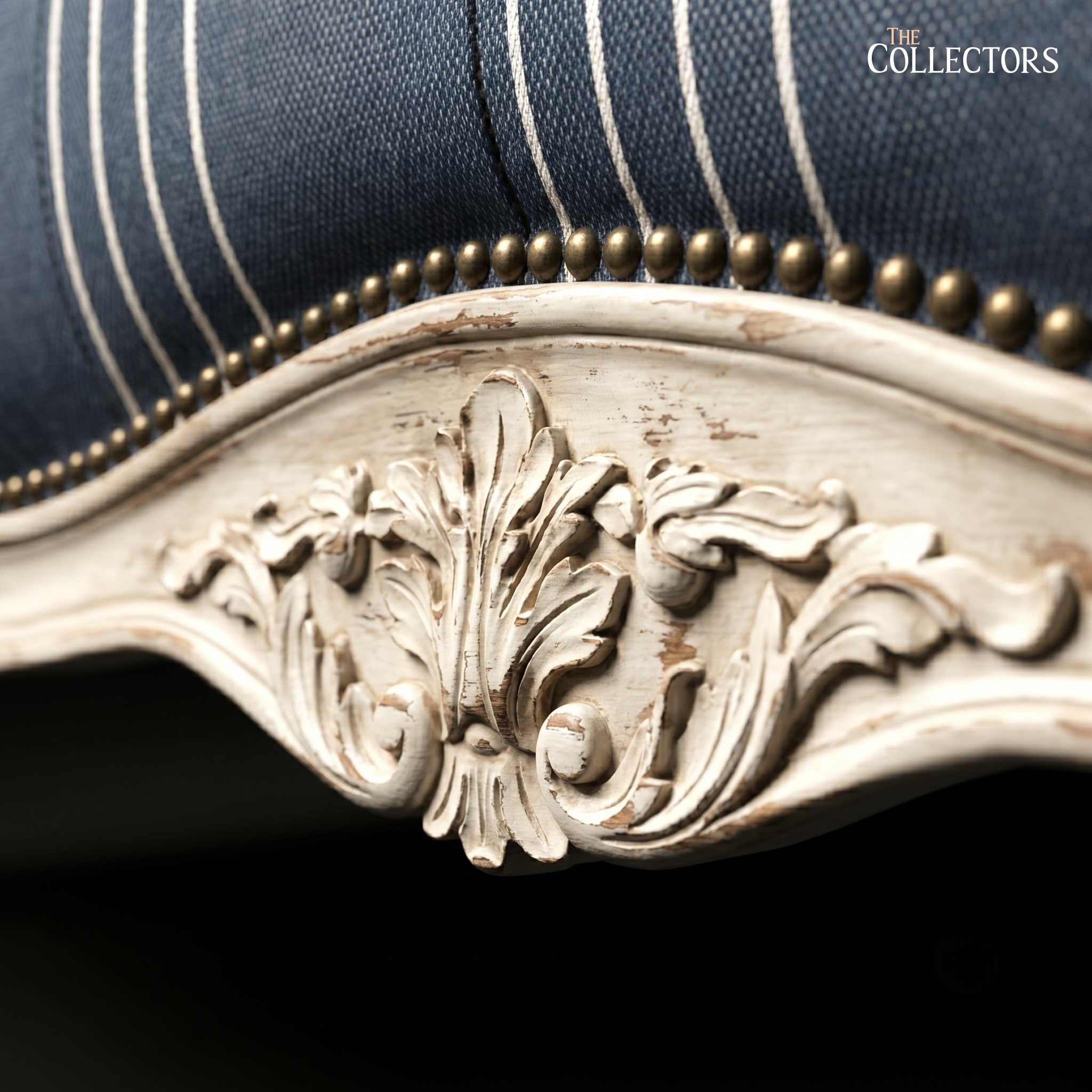 Blanc Cassé & Marine - A Louis XV Lit de Milieu