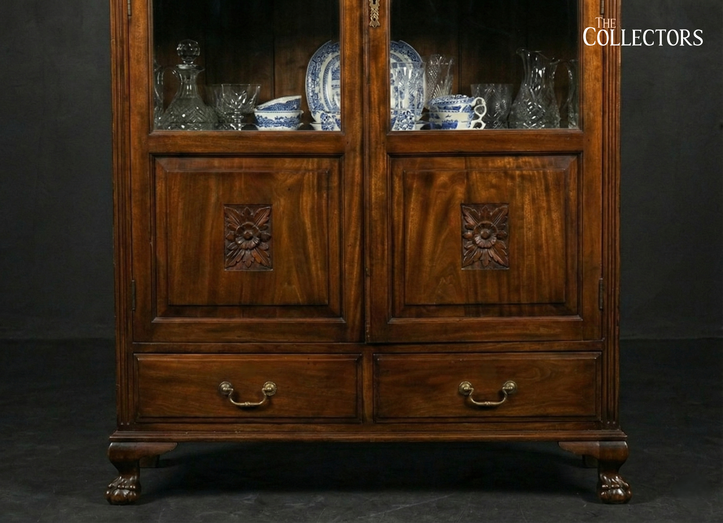 The Stratford Rosette-panel Glass Hutch